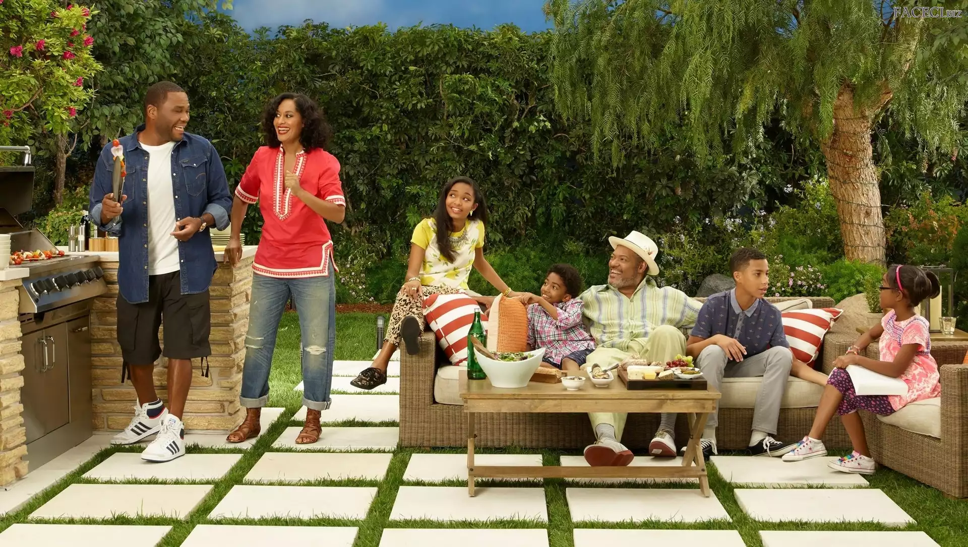 Anthony Anderson, Spotkanie, Jenifer Lewis, Serial, Rodzinne, Grill, Black-is, Czarno to widzę, Laurence Fishburne
